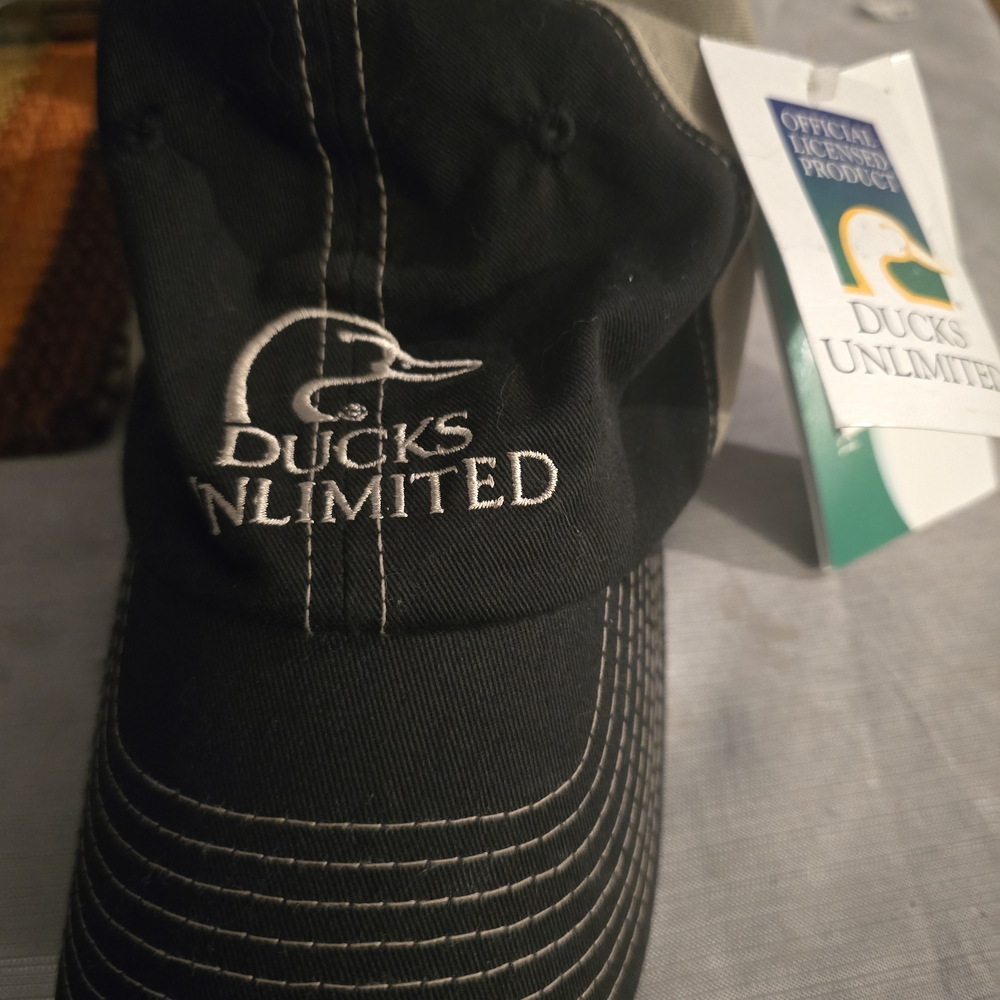 NWT Ducks Unlimited Black Cap